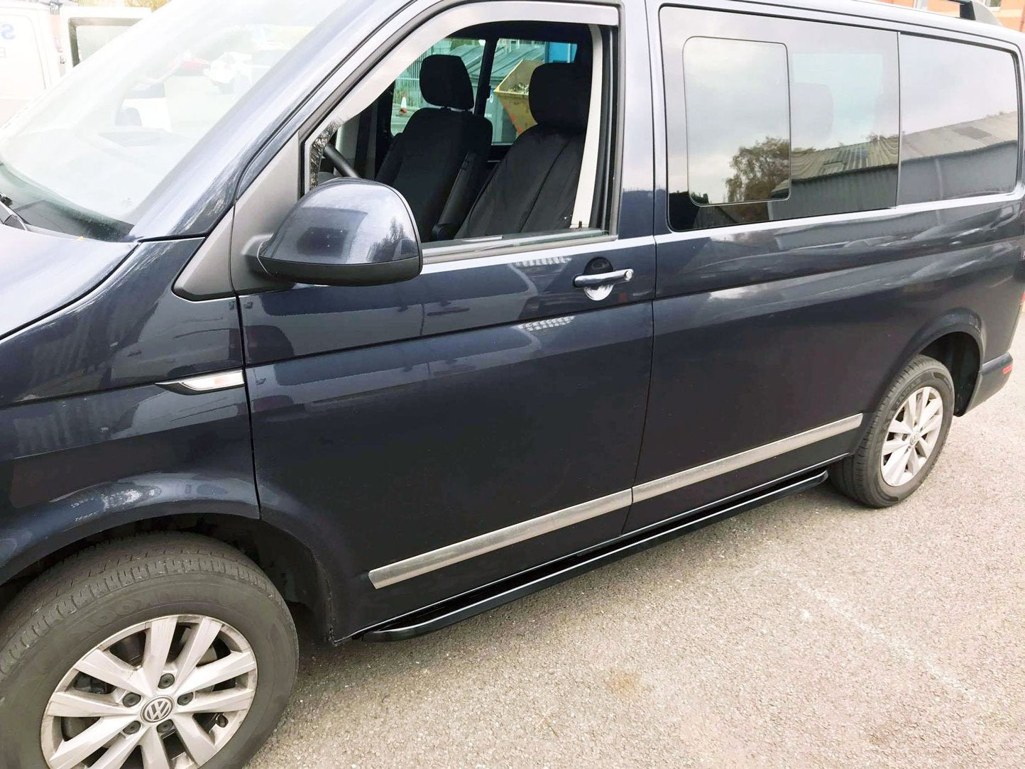 VW T5 Bj. 03-09 Kurzer RS OE Style schwarze Schwellerrohre "N-Max" - Direct 4x4 Autozubehör