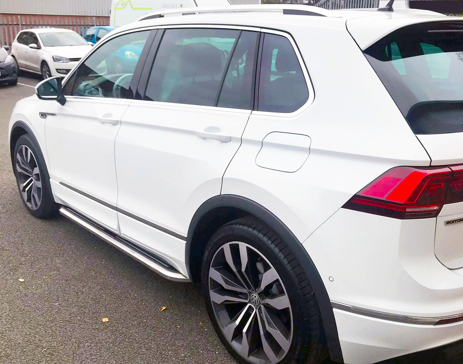 VW Tiguan ab Bj. 16 Trittbretter "Premier" - Direct 4x4 Autozubehör
