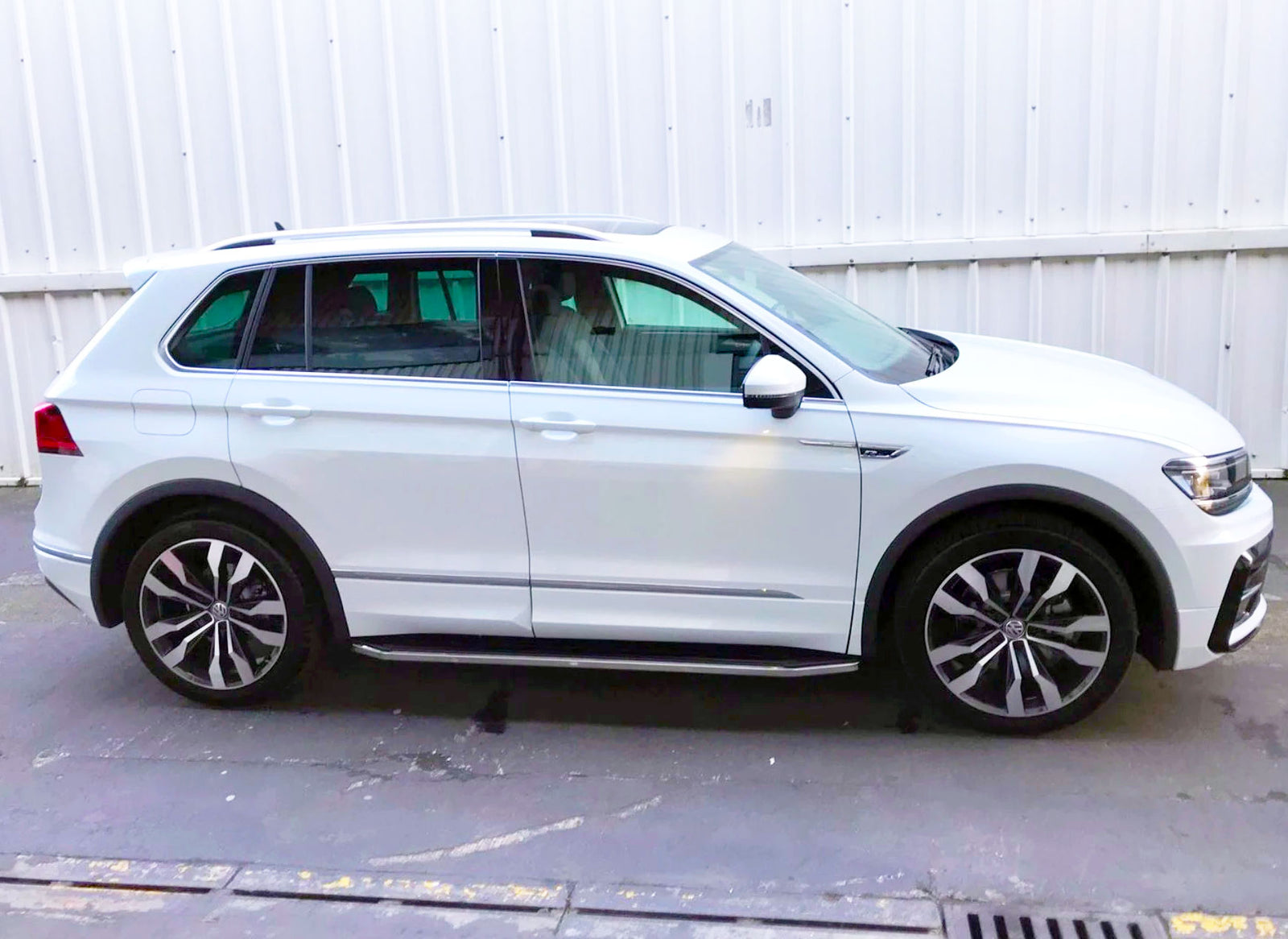 VW Tiguan ab Bj. 16 Trittbretter "Raptor" - Direct 4x4 Autozubehör