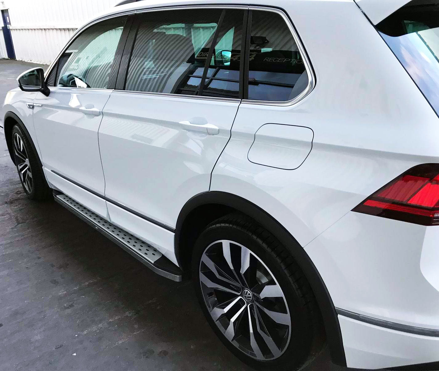 VW Tiguan ab Bj. 16 Trittbretter "Freedom" - Direct 4x4 Autozubehör