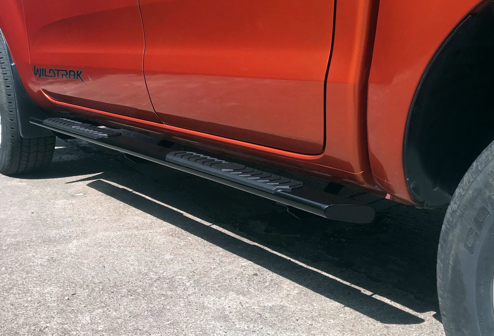 Isuzu D-Max Double Cab ab Bj. 12-20 Trittbretter "Sonar Schwarz" - Direct 4x4 Autozubehör