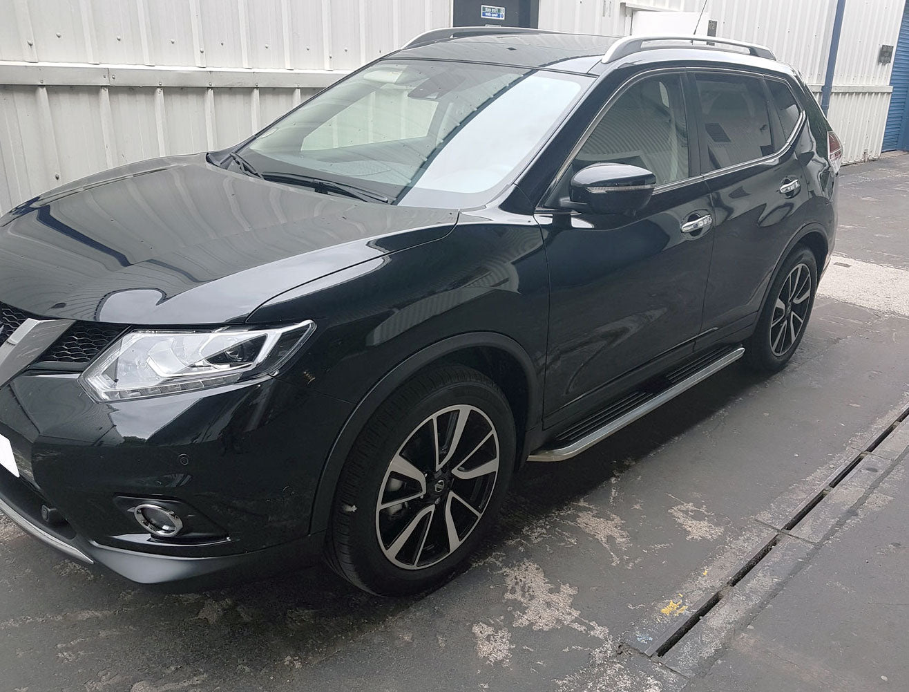 Nissan X-Trail Bj. 14-17 Trittbretter "Premier" - Direct 4x4 Autozubehör