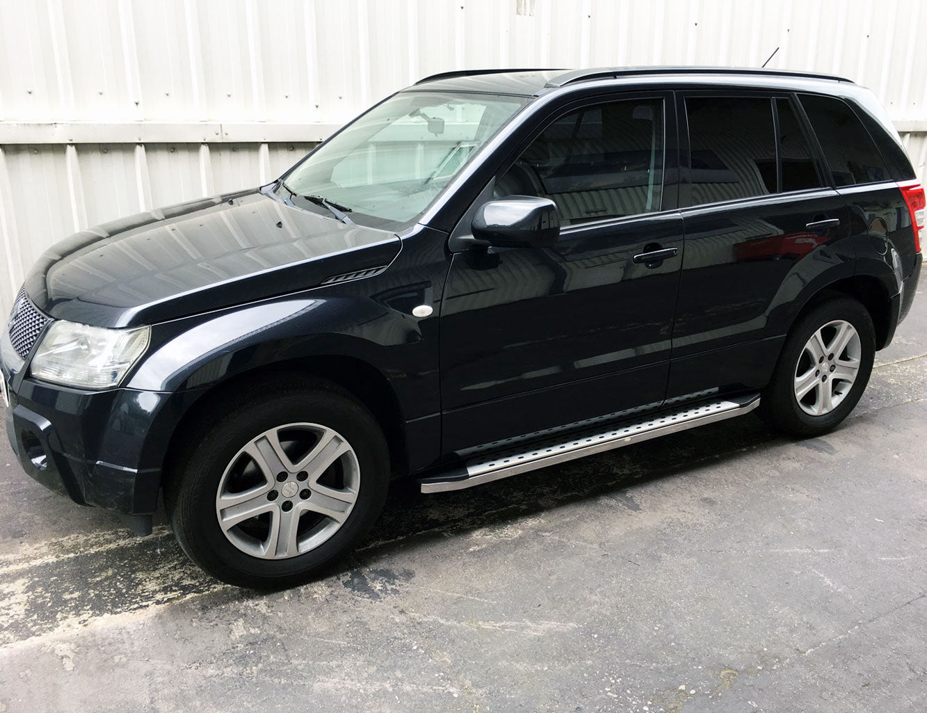 Suzuki Vitara ab Bj. 16 Trittbretter "Freedom" - Direct 4x4 Autozubehör