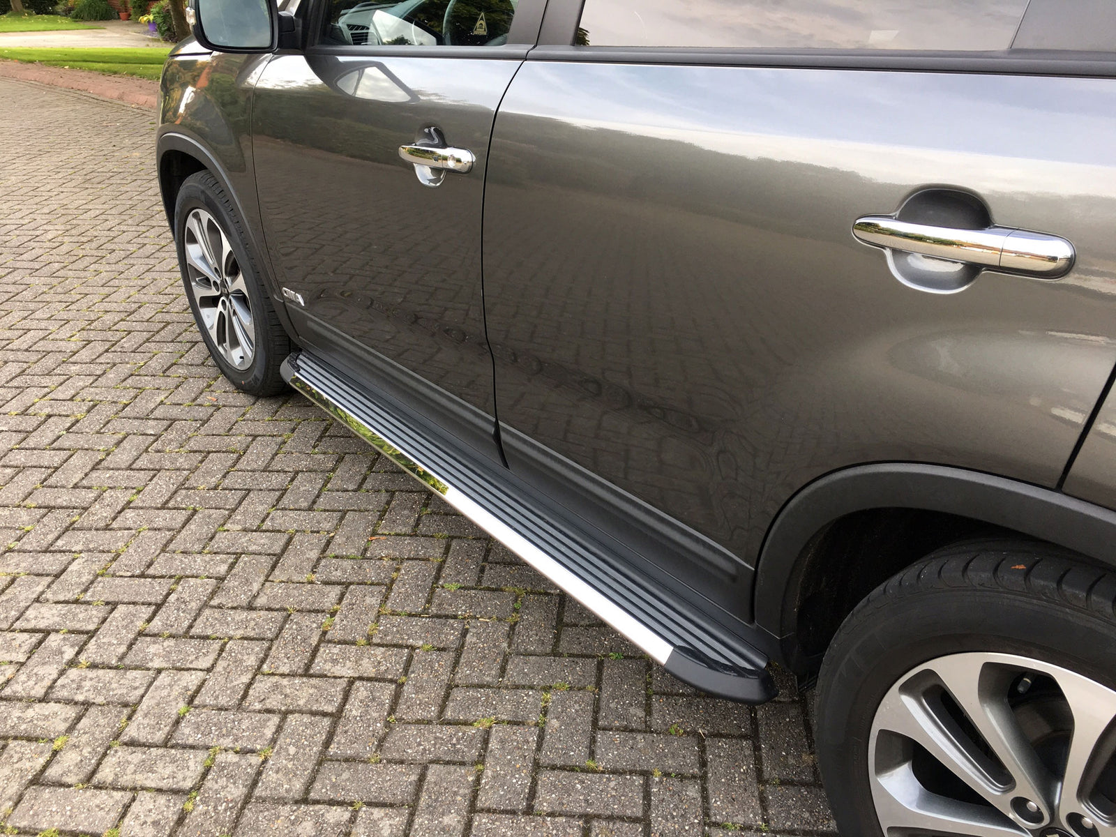 Kia Sorento Bj. 13-15 Trittbretter "Stingray" - Direct 4x4 Autozubehör