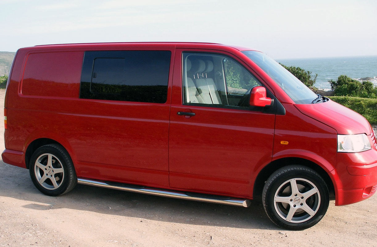 VW T5 Bj. 09-15 Kurzer Radstand Edelstahl Schwellerrohre mit 45° Endkappe - Direct 4x4 Autozubehör