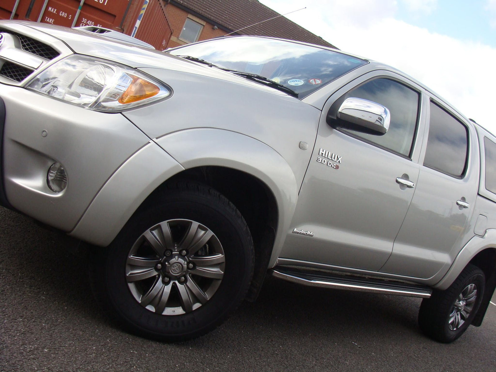 Toyota Hilux ab Bj. 16 Double Cab Trittbretter "Raptor" - Direct 4x4 Autozubehör