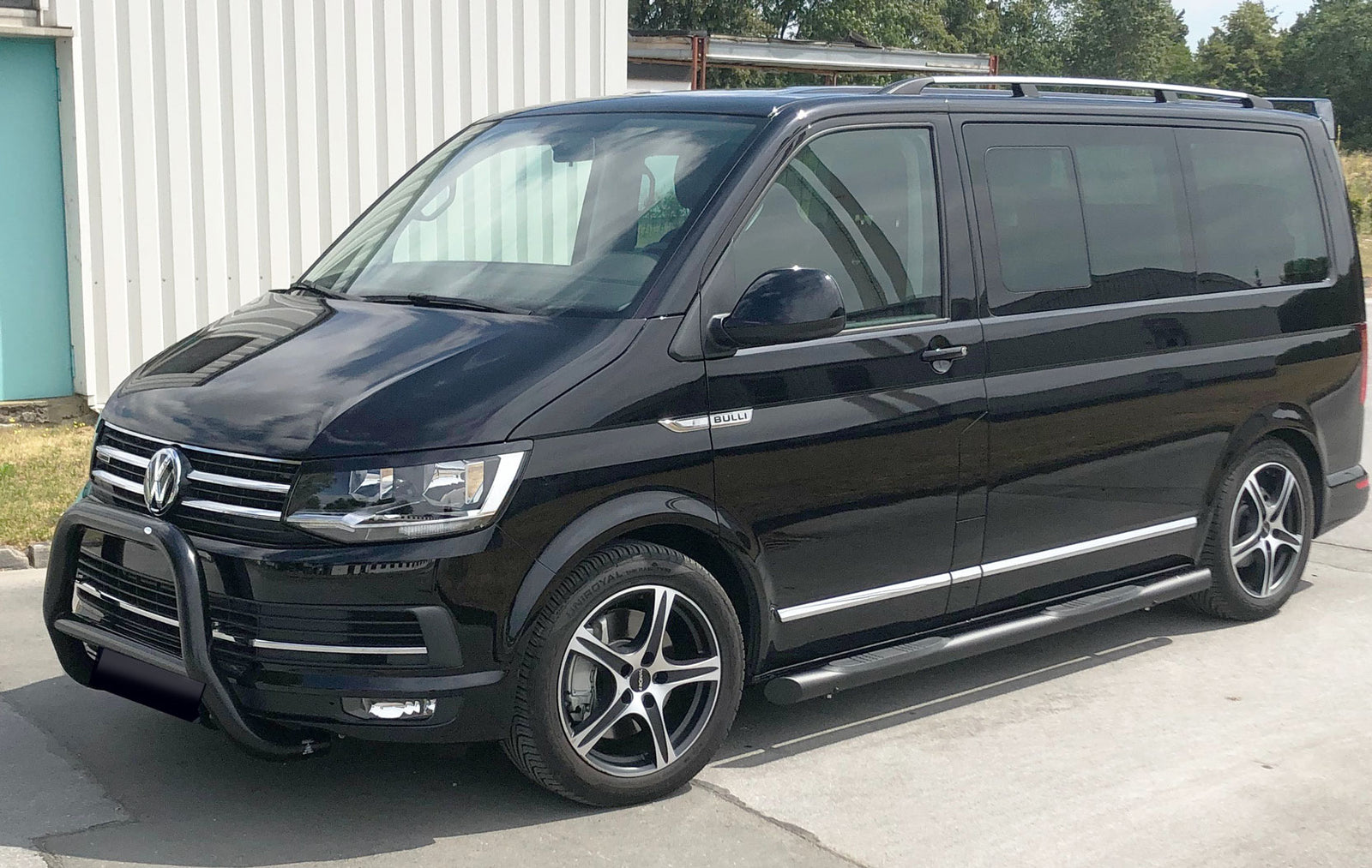 VW T6 ab Bj. 15 Kurzer RS schwarze Schwellerrohre 45° Enden Mit Auftritt - Direct 4x4 Autozubehör