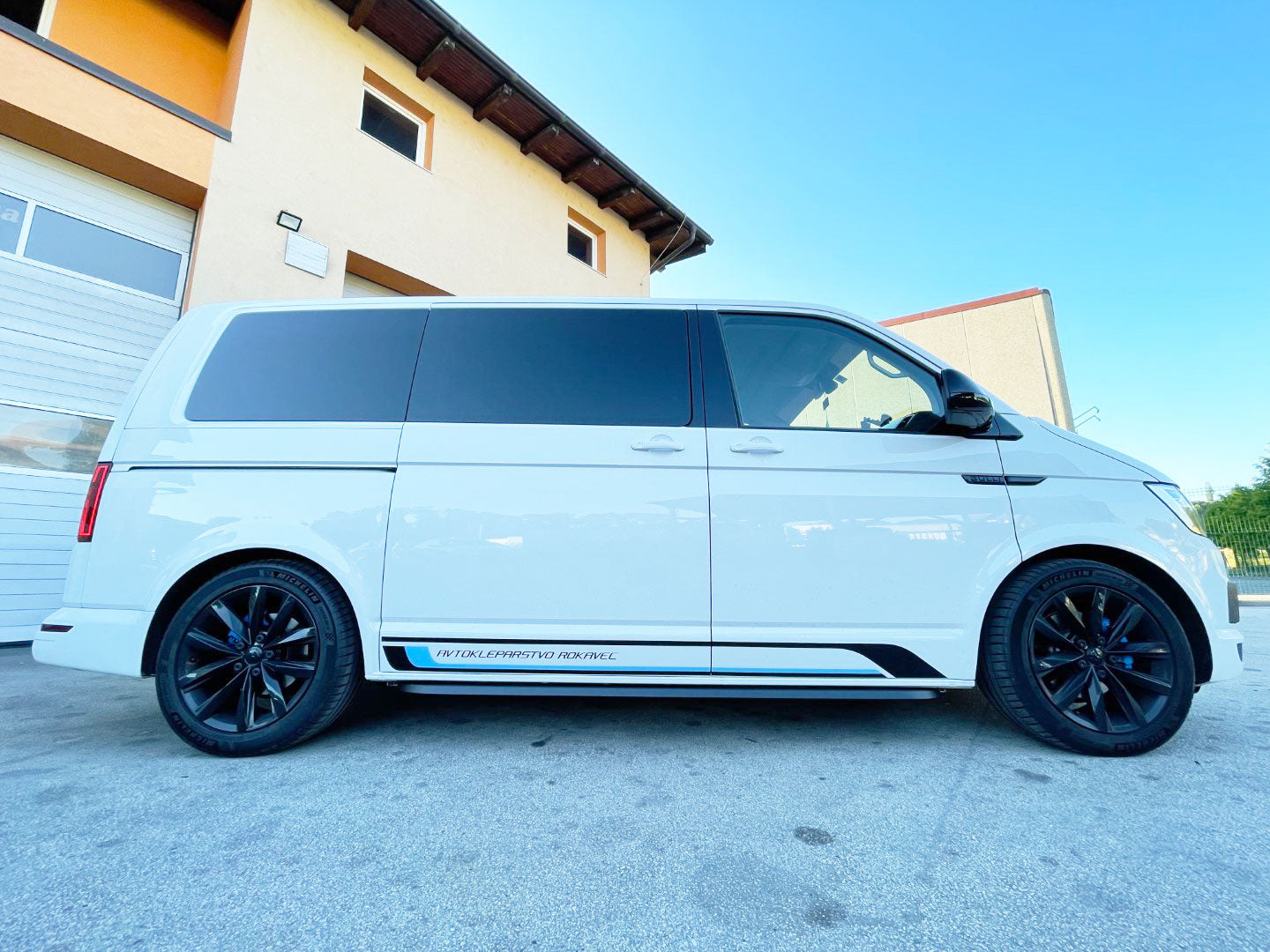 VW T6 ab Bj. 15 Kurzer RS OE Style schwarze Schwellerrohre "N-Max" - Direct 4x4 Autozubehör