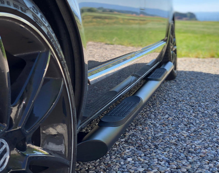 VW T6 ab Bj. 15 Kurzer RS schwarze Schwellerrohre 45° Enden Mit Auftritt - Direct 4x4 Autozubehör