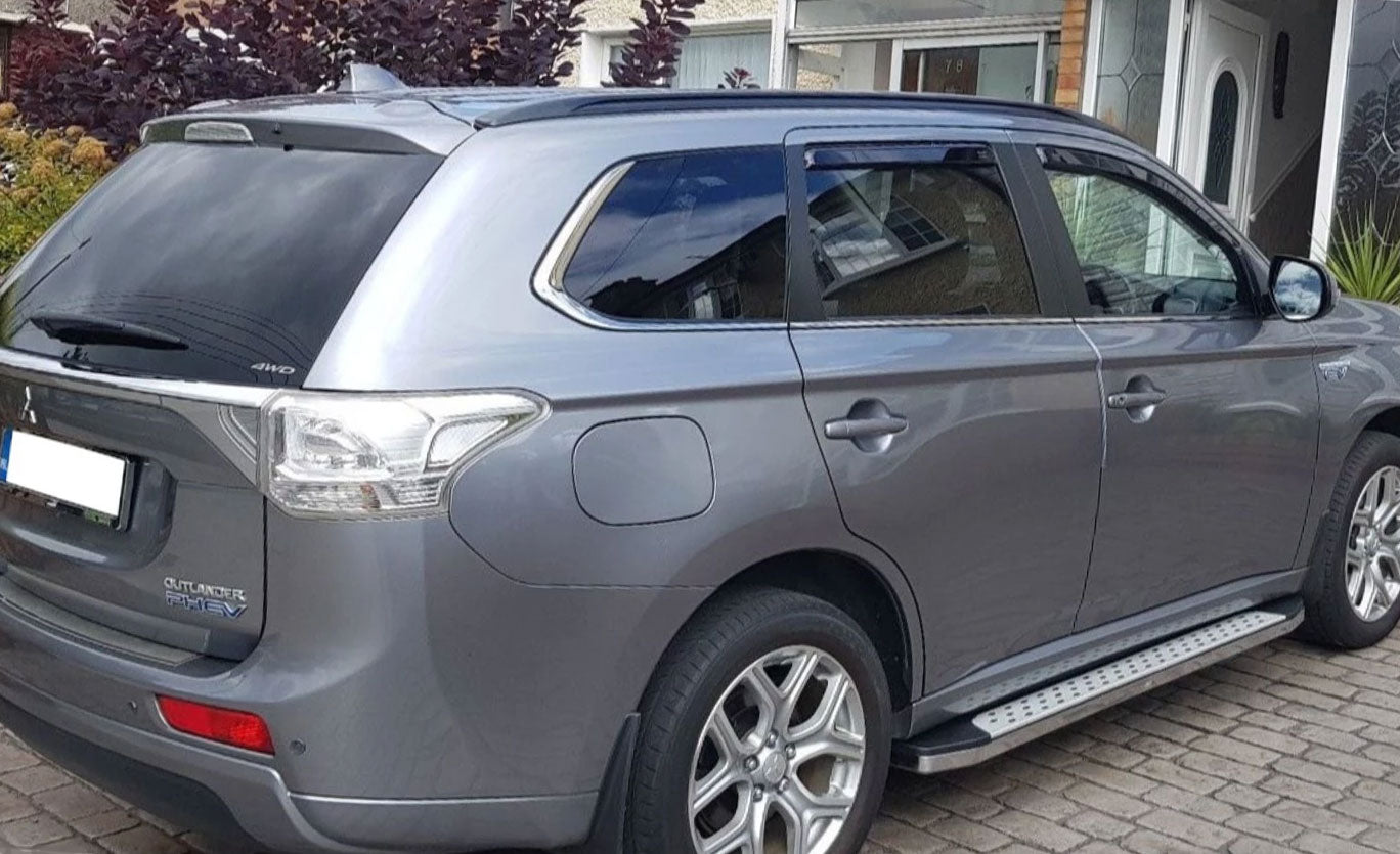 Mitsubishi Outlander PHEV Bj. 13-21 Trittbretter "Freedom" - Direct 4x4 Autozubehör