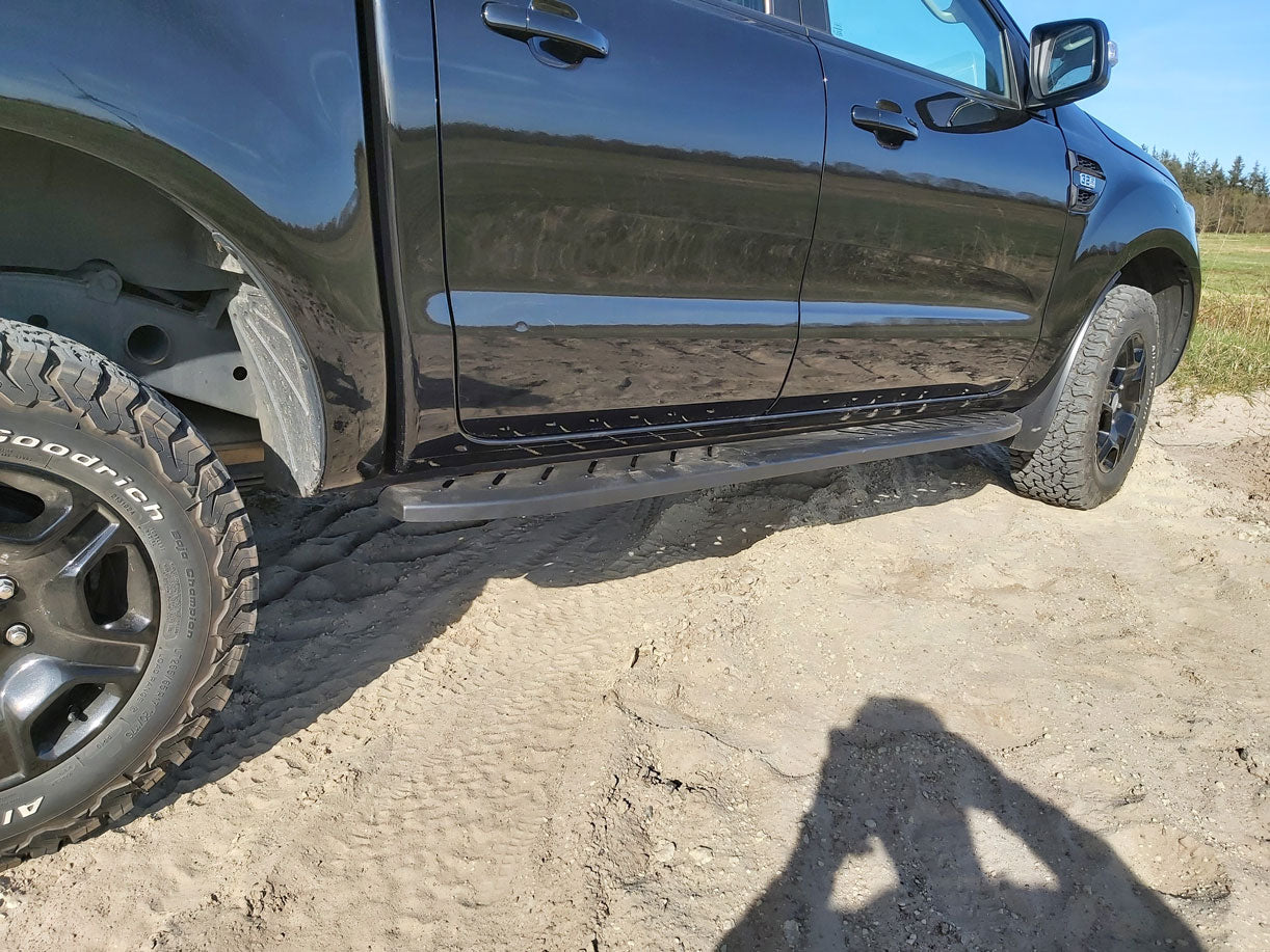 Ford Ranger Double Cab Bj. 12-15 Trittbretter "Shark" - Direct 4x4 Autozubehör