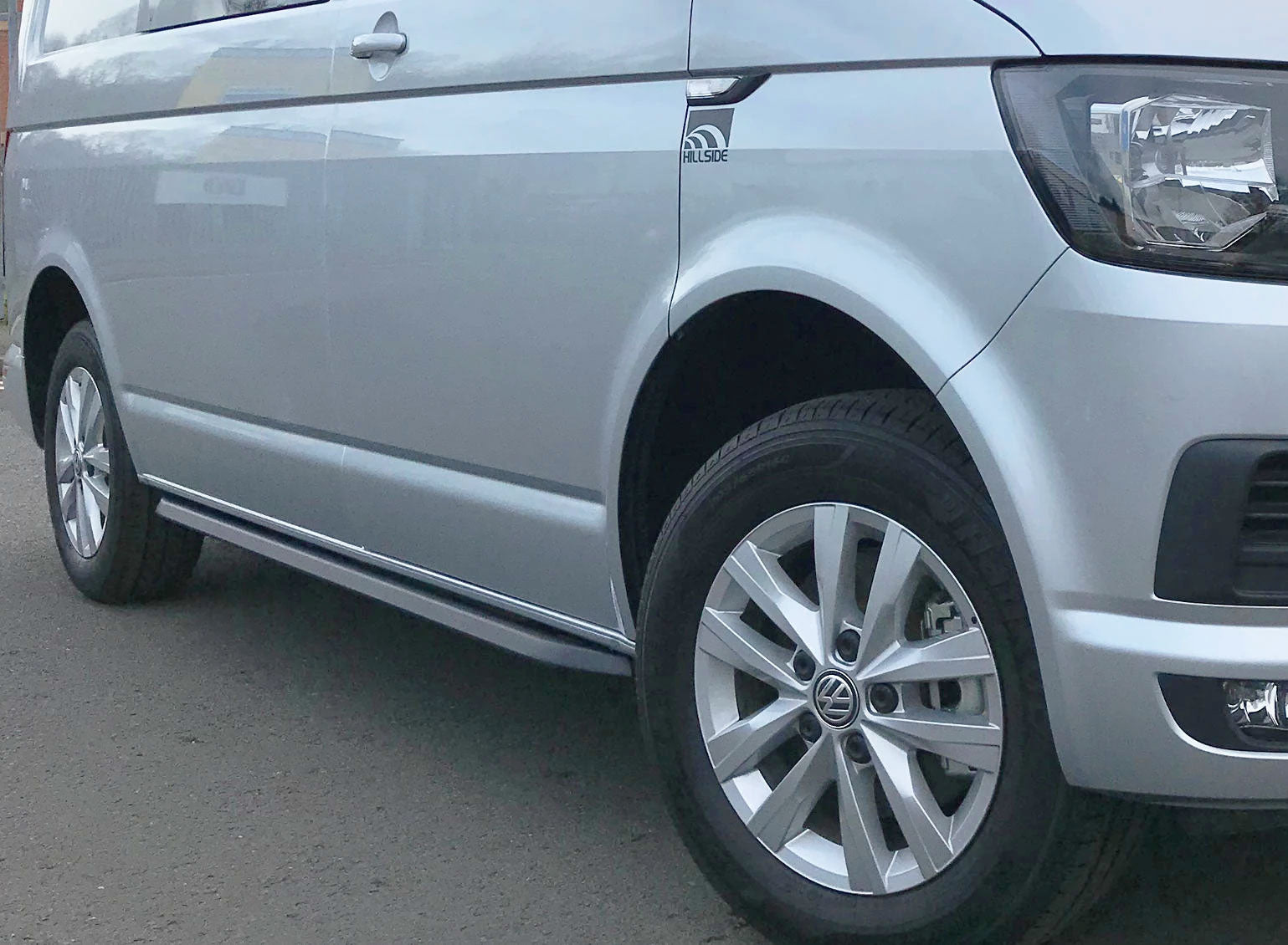 VW T6 ab Bj. 15 Kurzer RS OE Style schwarze Schwellerrohre "N-Max" - Direct 4x4 Autozubehör