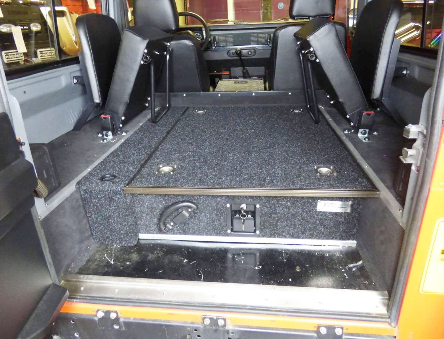 Land Rover Defender Transportsystem "Landi" 100 x 75 x 23cm - Direct 4x4 Autozubehör