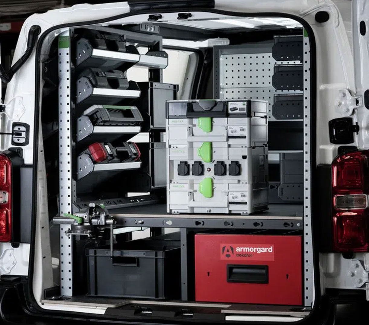 VW T6 Bj. 15-25 L2H1 Fahrzeugeinrichtung "UltiVan Komplett"