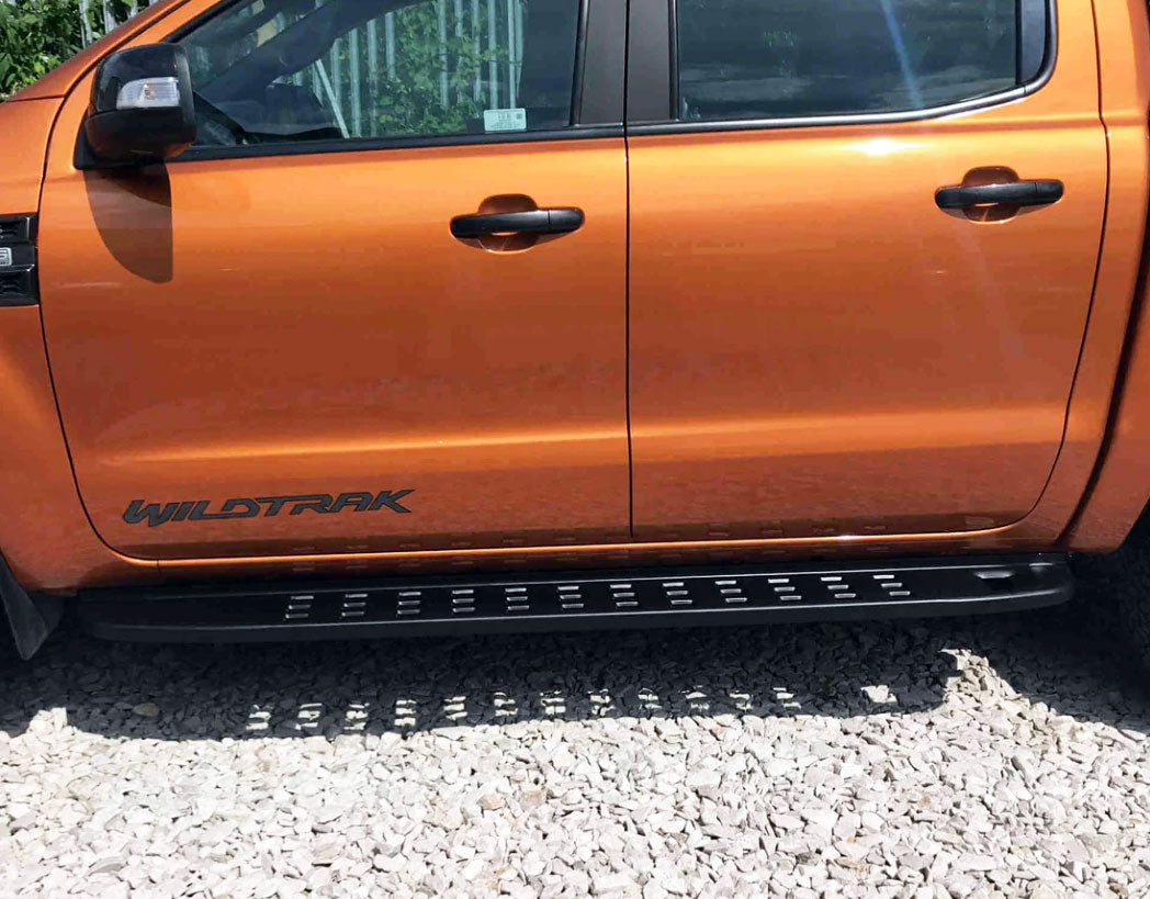 Isuzu D-Max Bj. 12-20 Double Cab Trittbretter "Gator Schwarz"