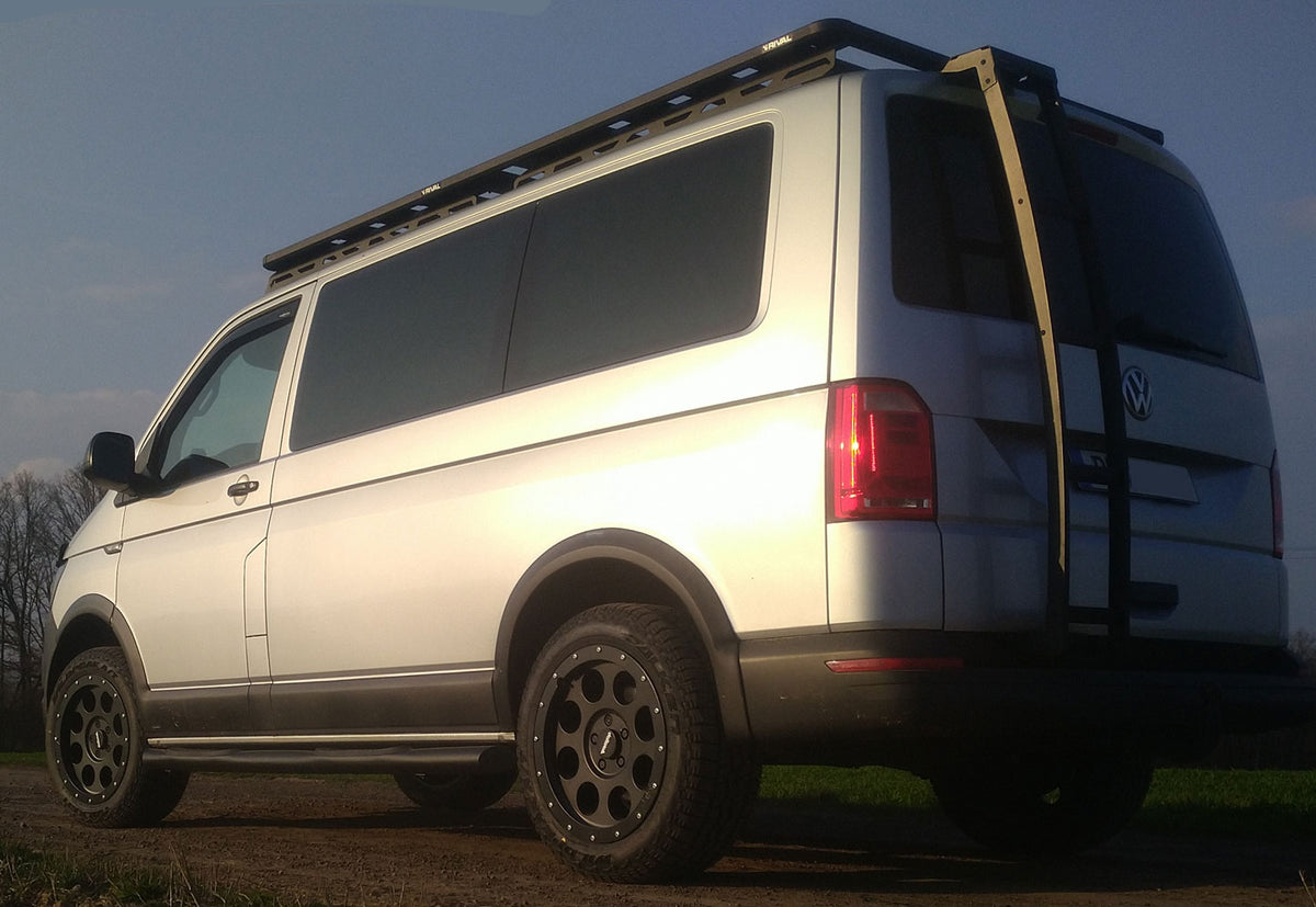 VW T6 Bj. 15-25 Kurzer RS schwarze Schwellerrohre 45° Enden Mit Auftritt