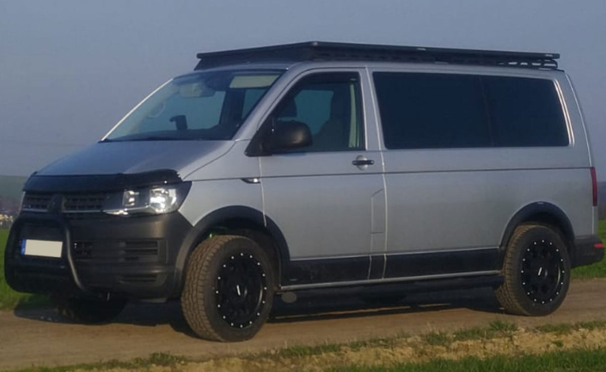 VW T6 Bj. 15-25 Kurzer RS schwarze Schwellerrohre 45° Enden Mit Auftritt