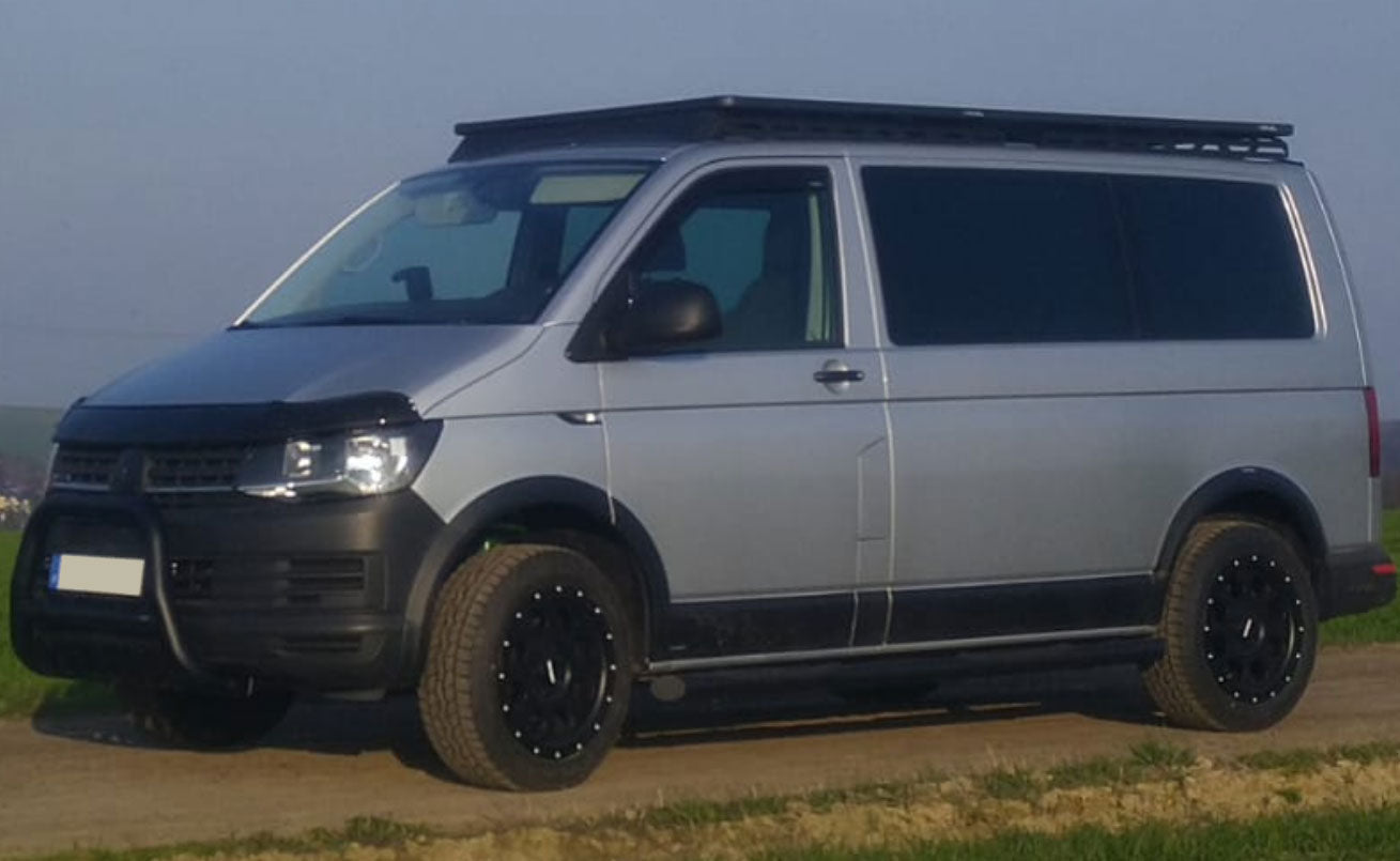 VW T6 Bj. 15-25 Kurzer RS schwarze Schwellerrohre 45° Enden Mit Auftritt