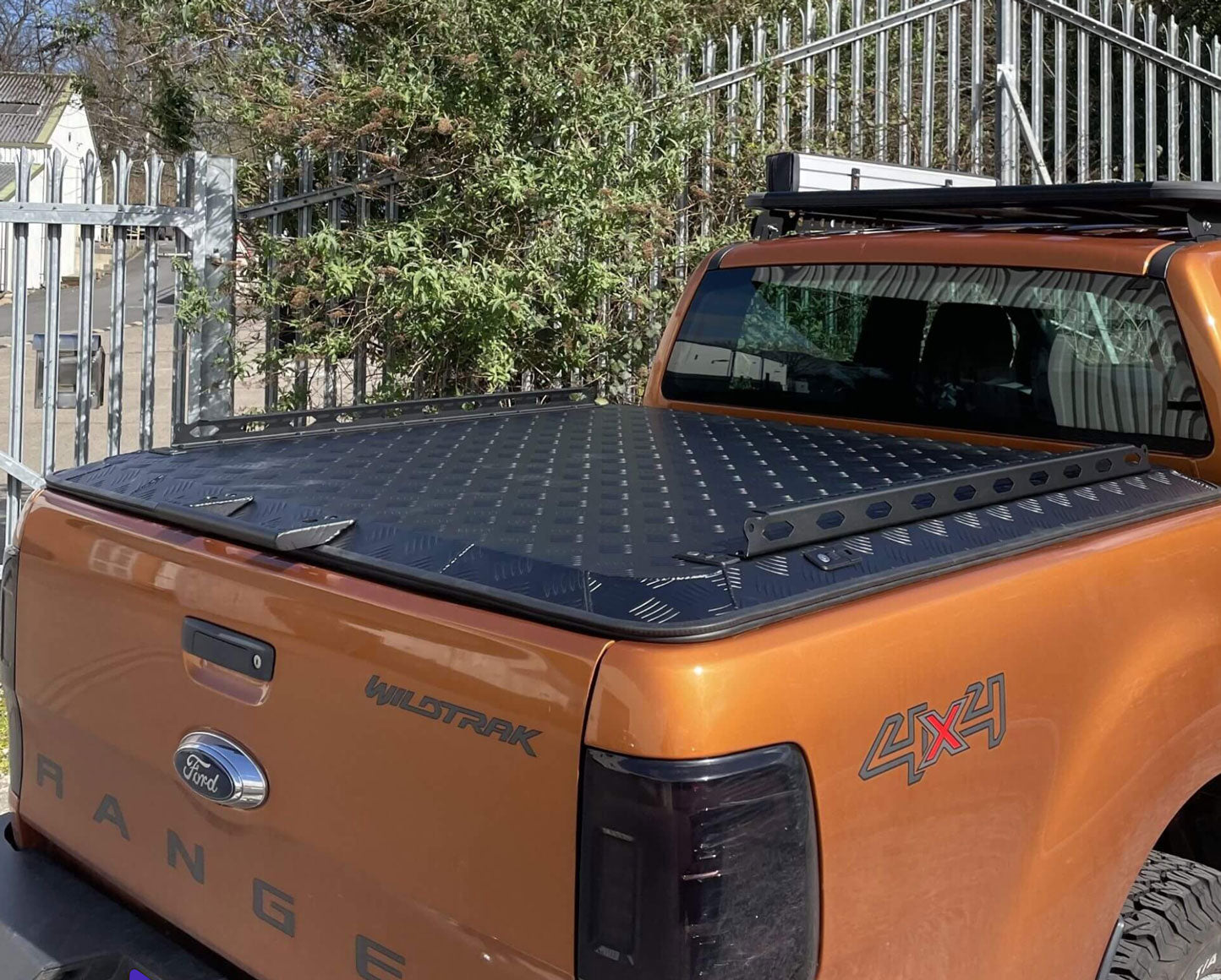 Toyota Hilux Double Cab ab Bj. 16 Hardtop Abdeckung "Defender"