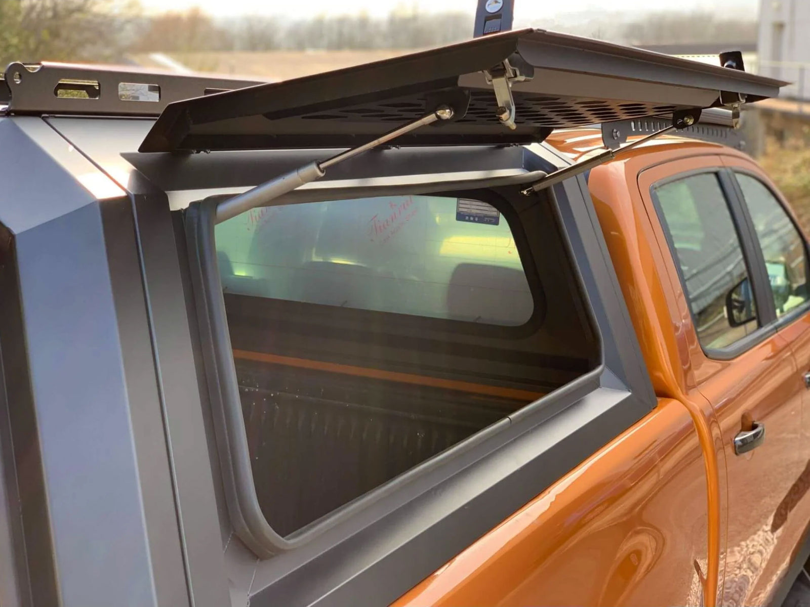 Toyota Hilux Bj. 12-16 Double Cab Pick-Up Canopy "Expedition"