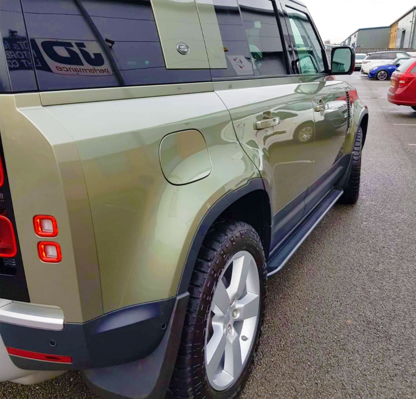 Land Rover Defender 110 ab Bj. 20 Trittbretter "Orca" - Direct 4x4 Autozubehör