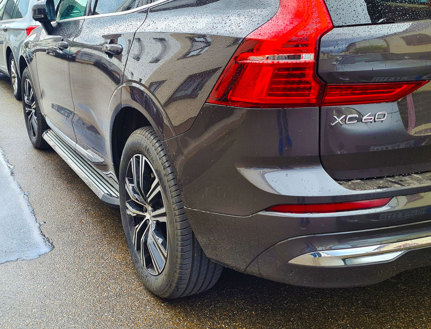 Volvo XC60 ab Bj. 18 Trittbretter "Stingray" - Direct 4x4 Autozubehör