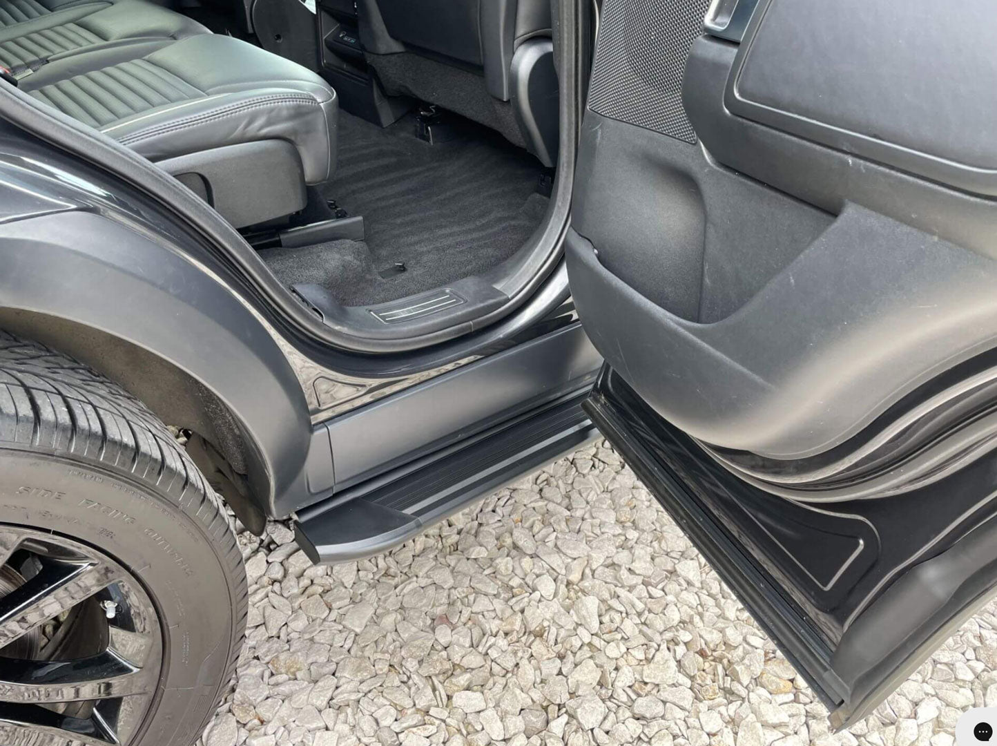 Land Rover Discovery ab Bj. 17 Trittbretter "Puma" - Direct 4x4 Autozubehör