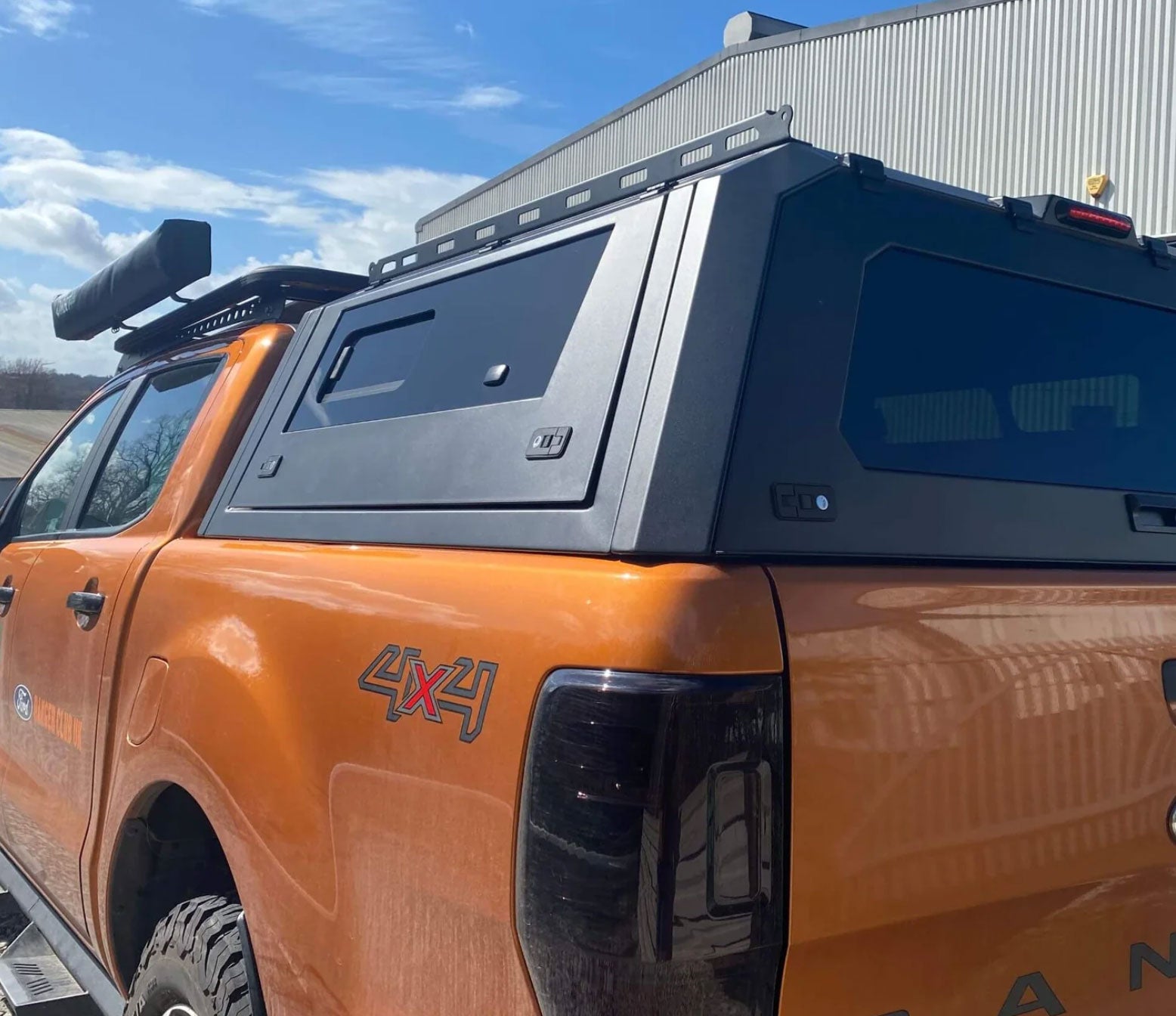 Toyota Hilux Bj. 12-16 Double Cab Pick-Up Canopy "Expedition"