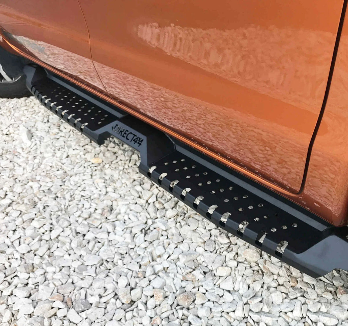 Toyota Hilux ab Bj. 16 Double Cab Trittbretter "Rino" Schwarz