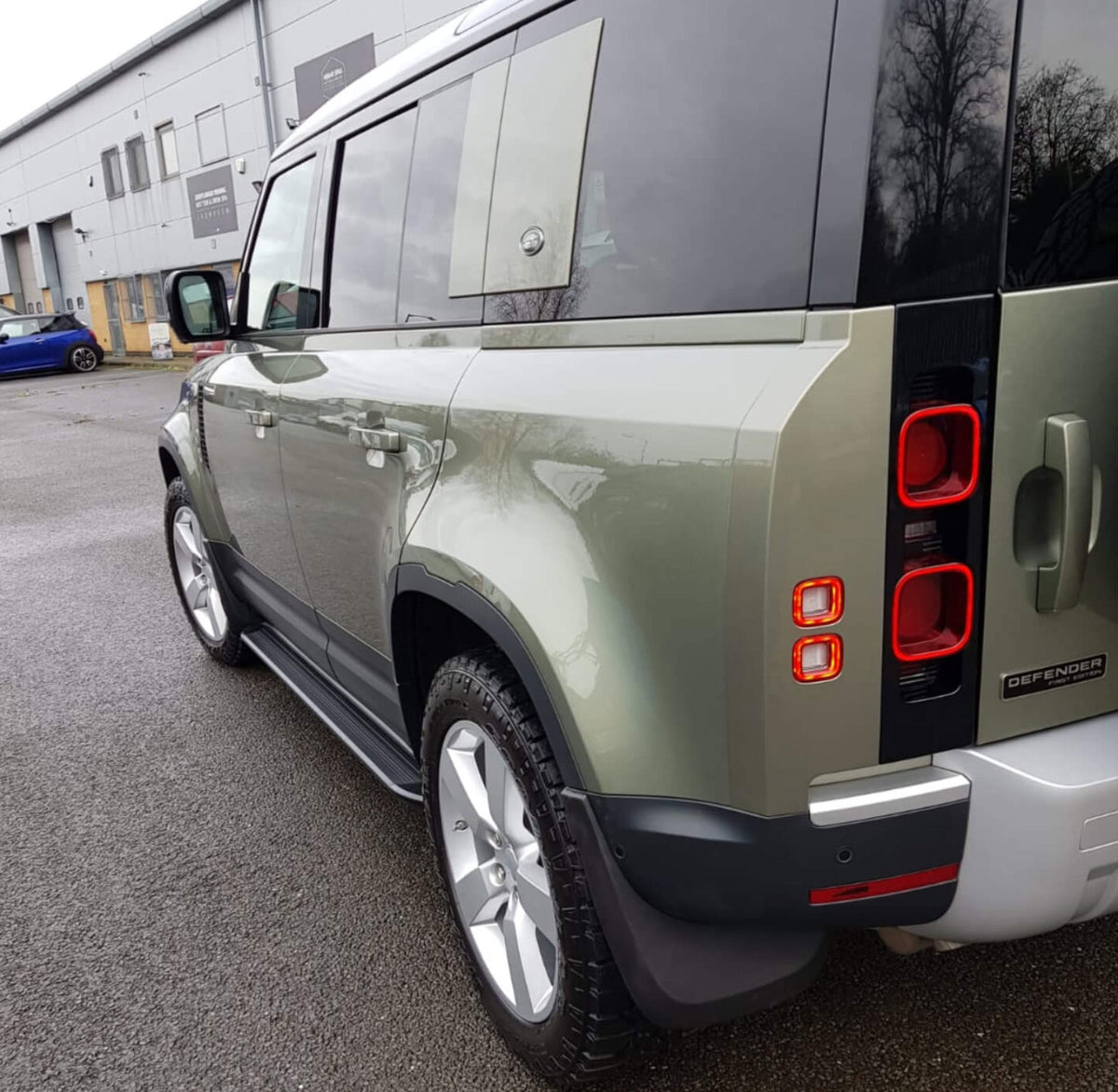 Land Rover Defender 110 ab Bj. 20 Trittbretter "Orca" - Direct 4x4 Autozubehör