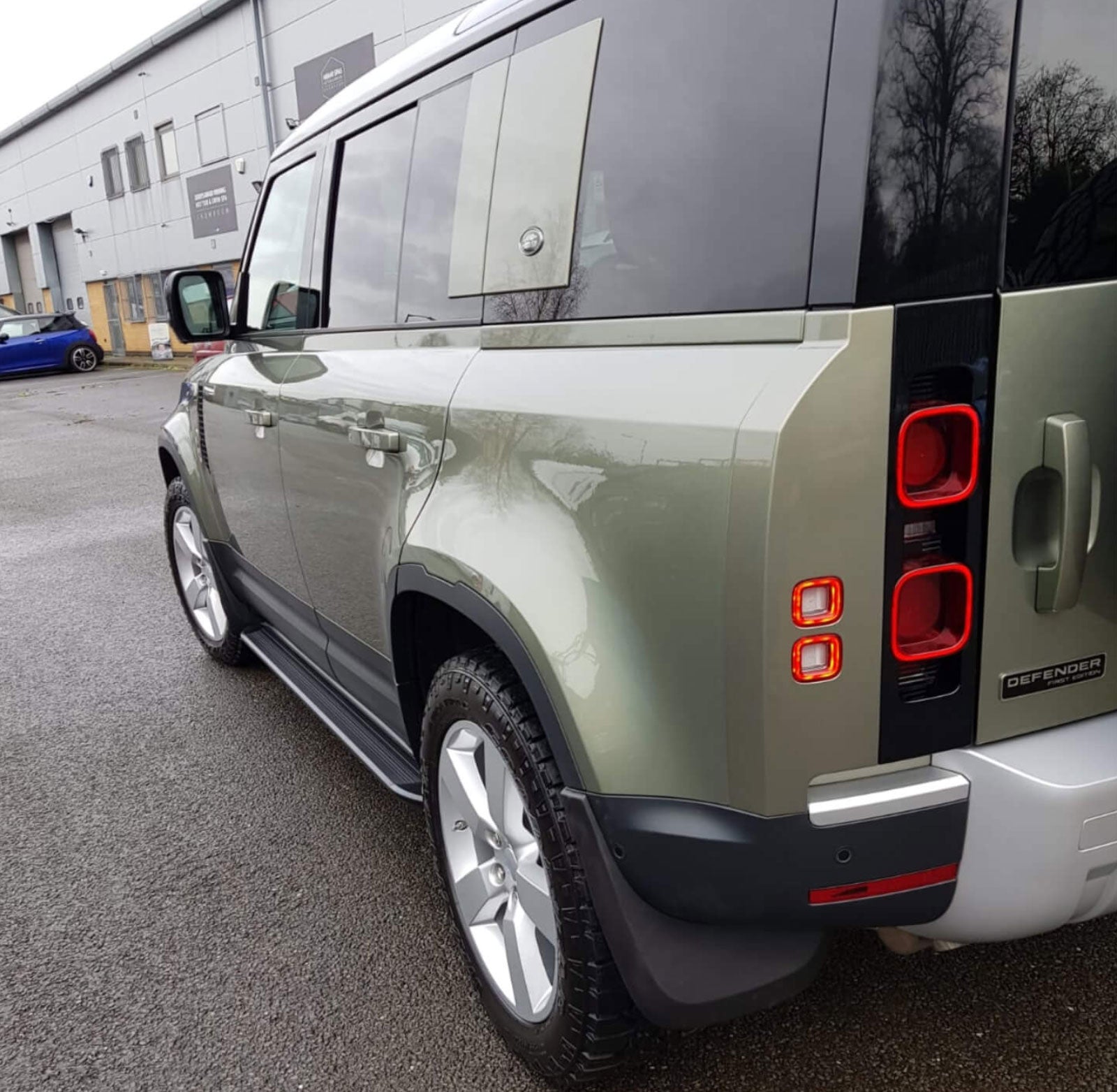 Land Rover Defender 110 ab Bj. 20 Trittbretter "Orca" - Direct 4x4 Autozubehör