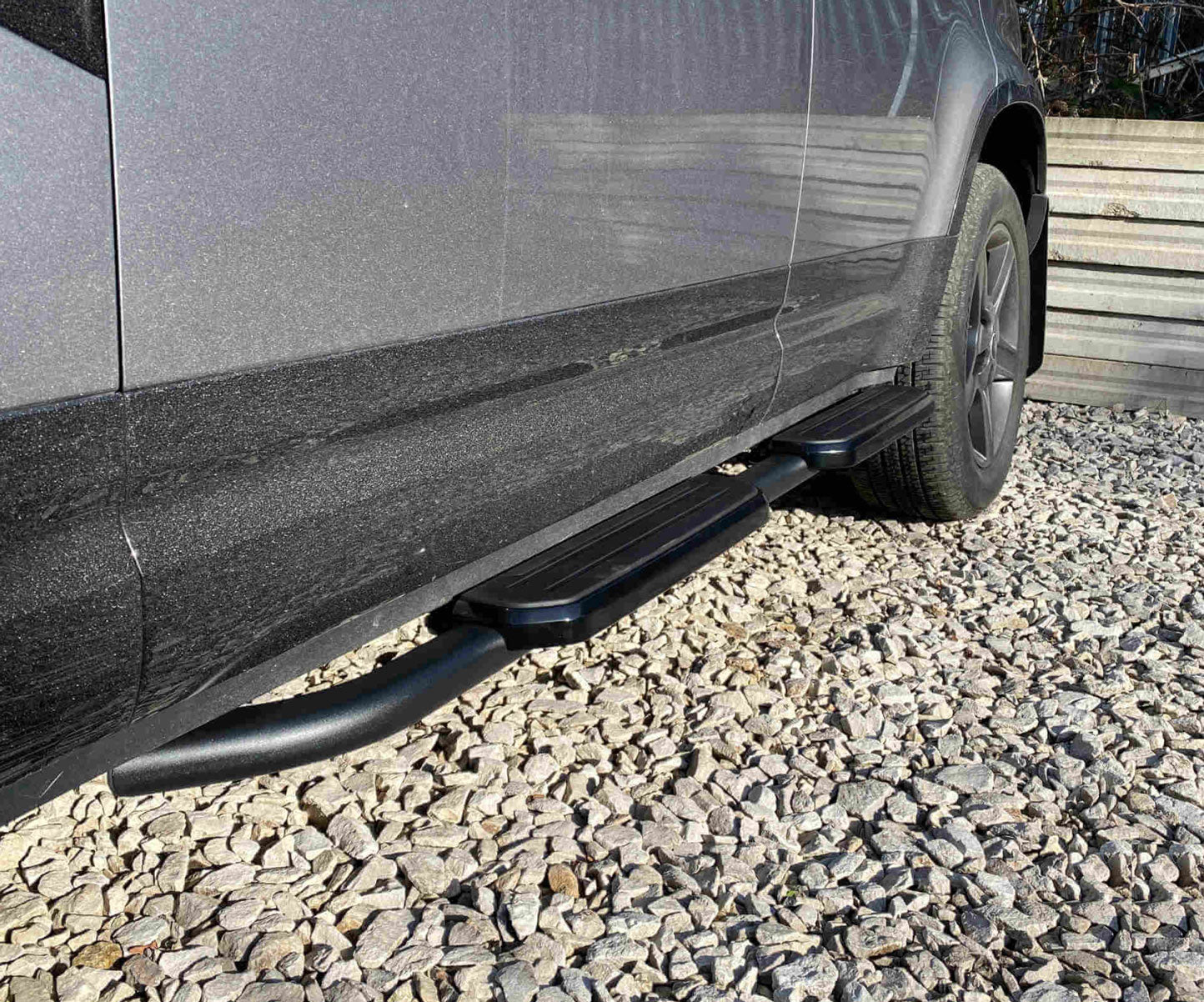 Land Rover Defender 110 ab Bj. 20 Schwarze Schwellerrohre - Direct 4x4 Autozubehör