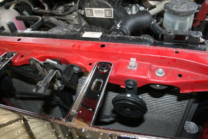 Toyota Hilux Bj. 12-15 Kühlergrill Blende Chrom/ Schwarz - Direct 4x4 Autozubehör