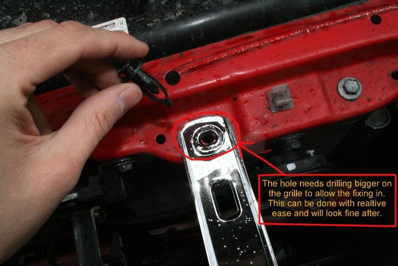 Toyota Hilux Bj. 12-15 Kühlergrill Blende Chrom/ Schwarz - Direct 4x4 Autozubehör