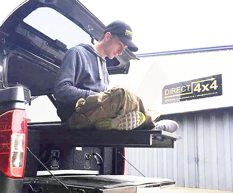 Schubkasten System "Pro2" 130 x 100 x 30cm mit Teppich-Belag - Direct 4x4 Autozubehör