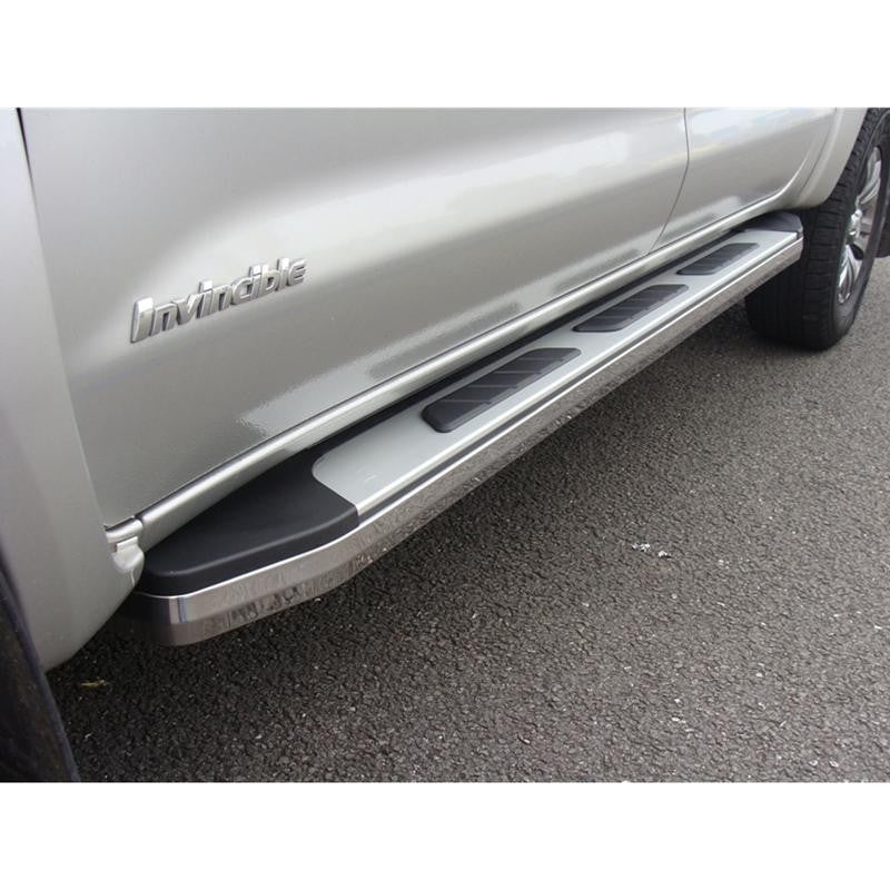 Toyota Hilux ab Bj. 16 Double Cab Trittbretter "Suburban" - Direct 4x4 Autozubehör