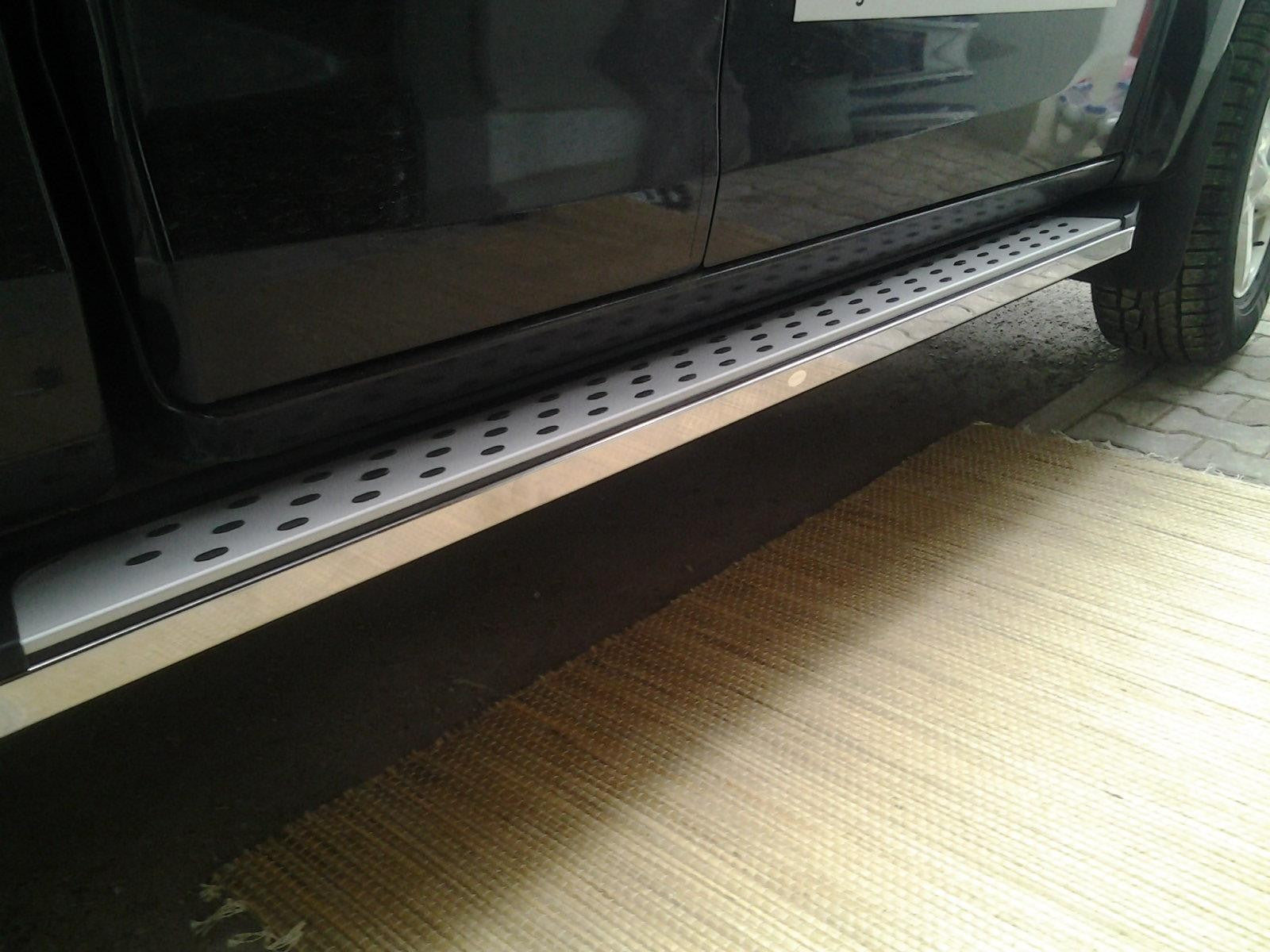 Isuzu D-Max Double Cab ab Bj. 12-20 Trittbretter "Freedom" - Direct 4x4 Autozubehör