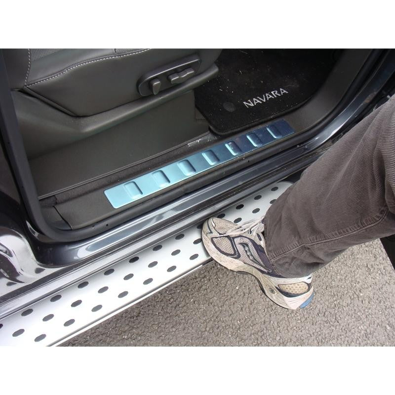 Nissan Navara D40 Double Cab Bj. 06-15 Trittbretter "Freedom" - Direct 4x4 Autozubehör
