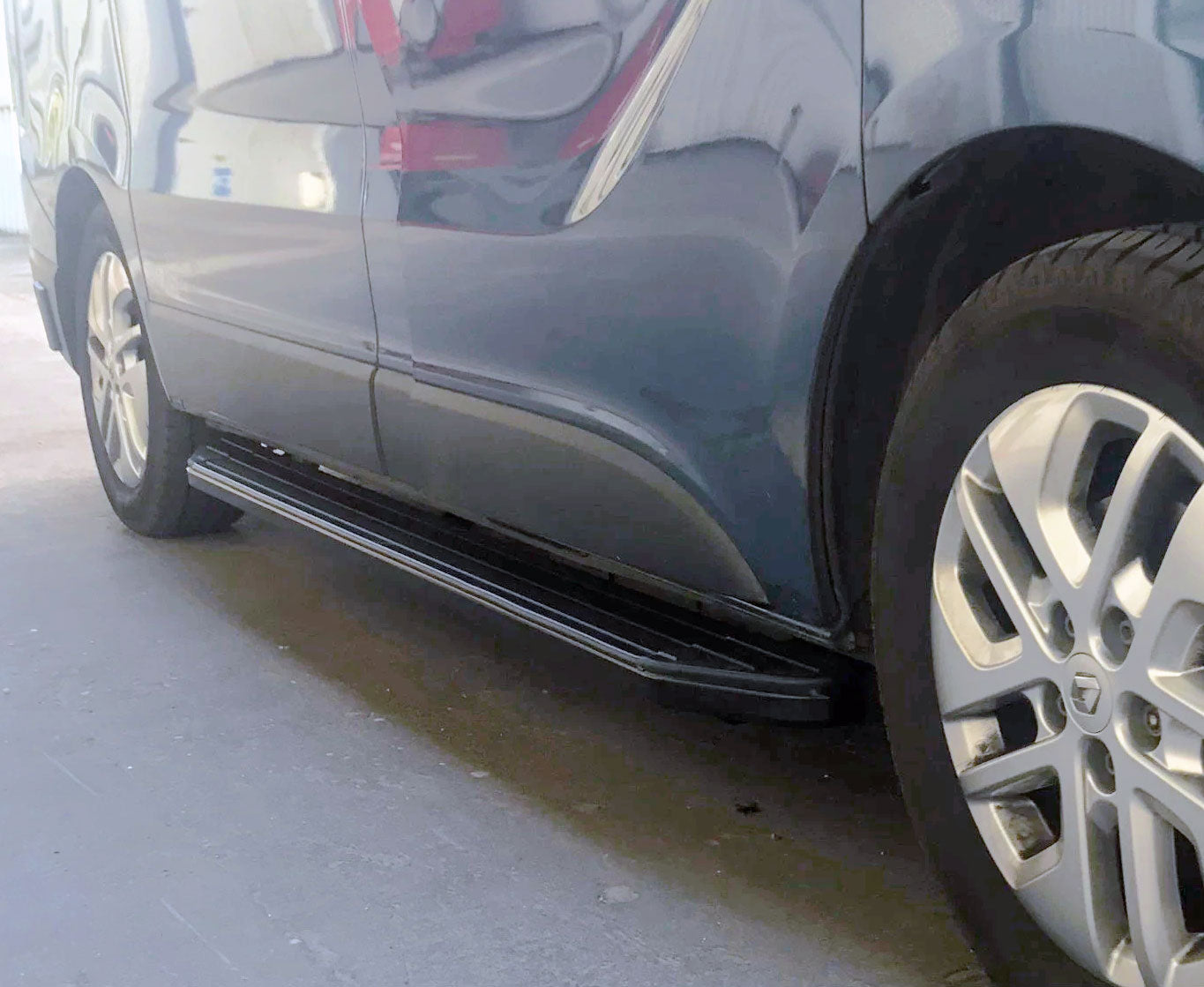 Renault Trafic KurzerRS ab Bj. 14 Trittbretter "Raptor Schwarz" - Direct 4x4 Autozubehör