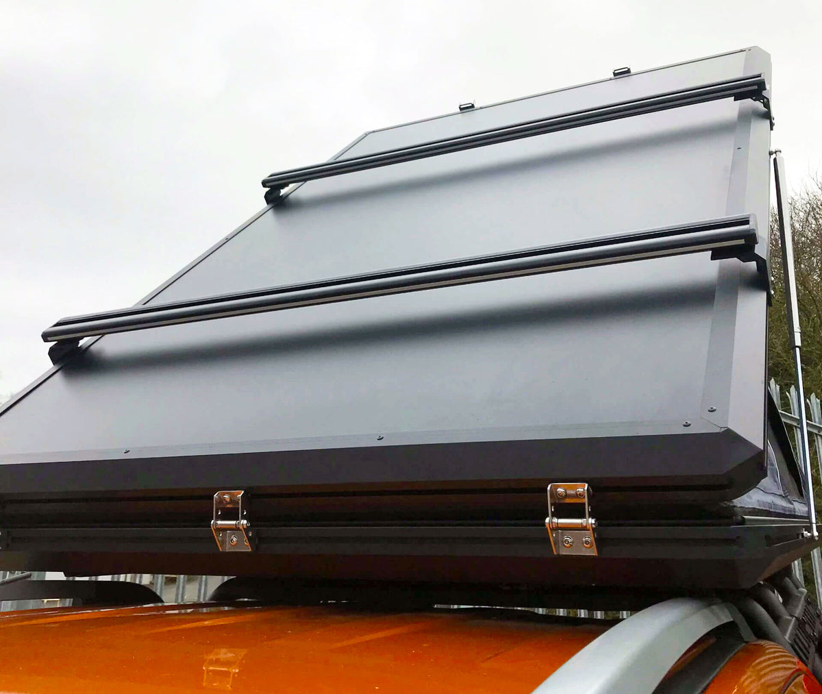 2 Personen Auto Dachzelt "Clamshell" 220cm x 142cm - Direct 4x4 Autozubehör