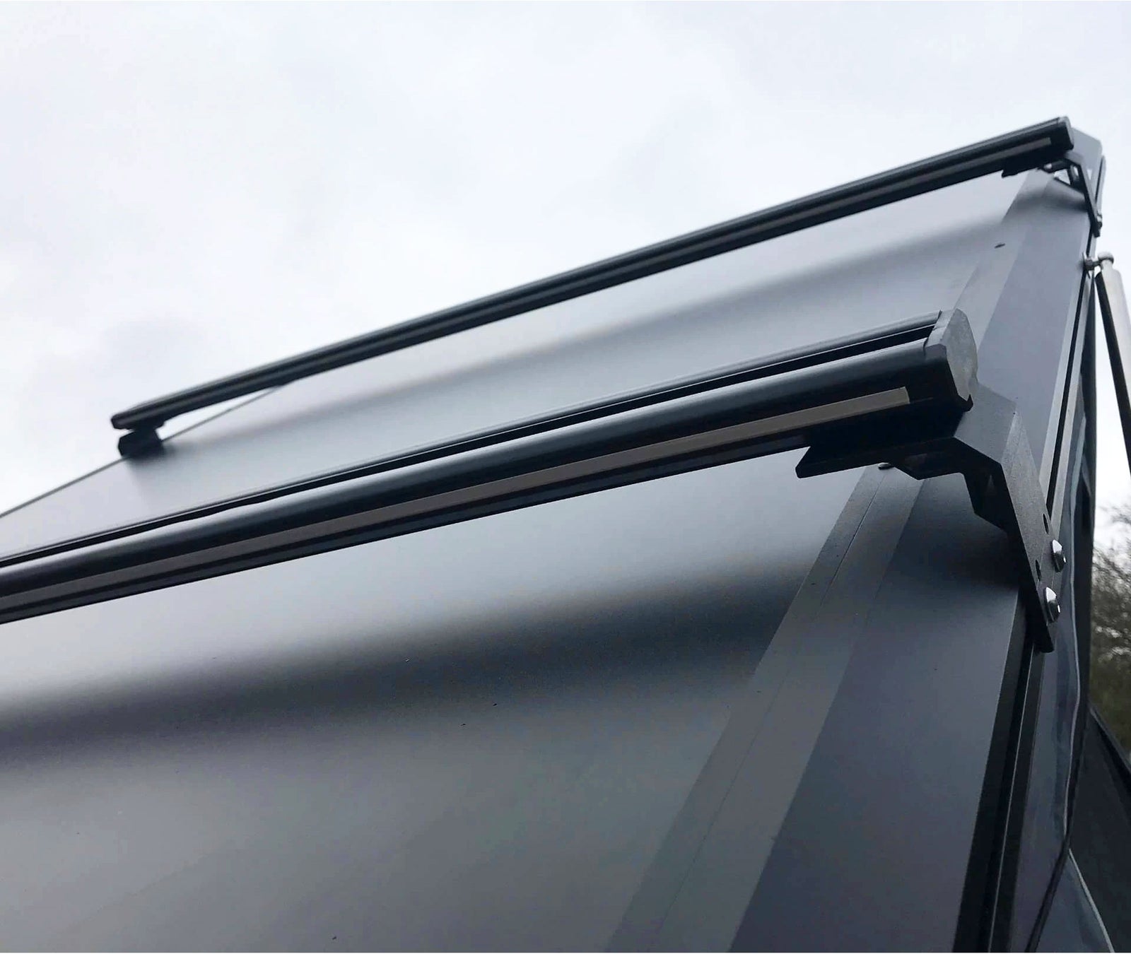 2 Personen Auto Dachzelt "Clamshell" 220cm x 142cm - Direct 4x4 Autozubehör