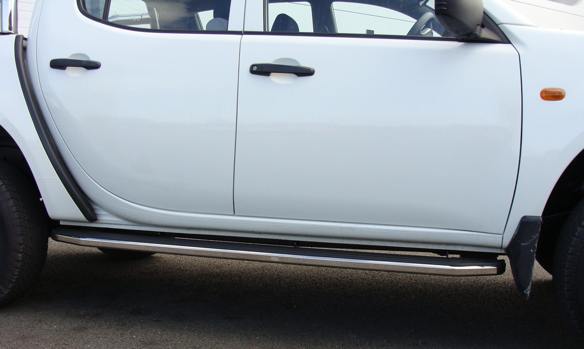 Mitsubishi L200 Bj. 05-15 Trittbretter "Raptor" - Direct 4x4 Autozubehör