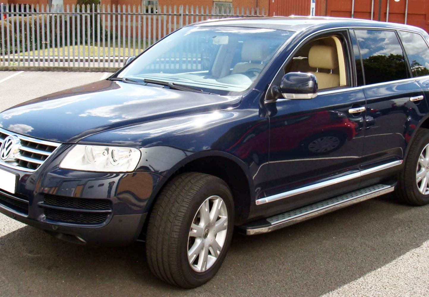 VW Touareg Bj. 02-10 Trittbretter "Freedom" - Direct 4x4 Autozubehör