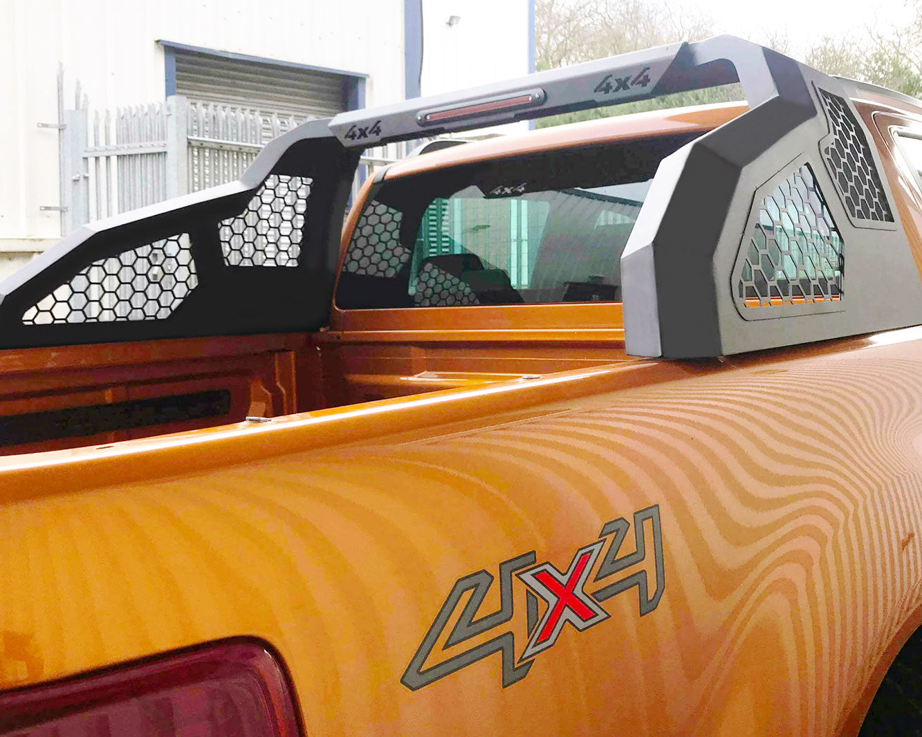 Universal Pick-Up Überrollbügel "Mesh 4x4" in Schwarz - Direct 4x4 Autozubehör