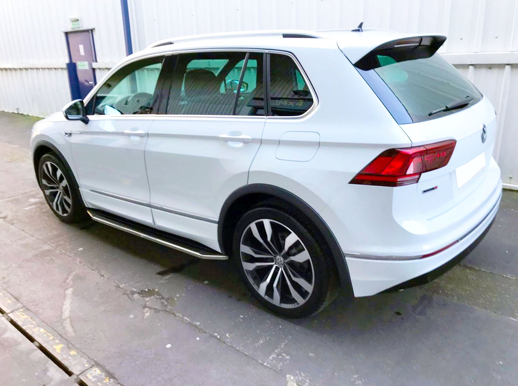 VW Tiguan ab Bj. 16 Trittbretter "Raptor" - Direct 4x4 Autozubehör