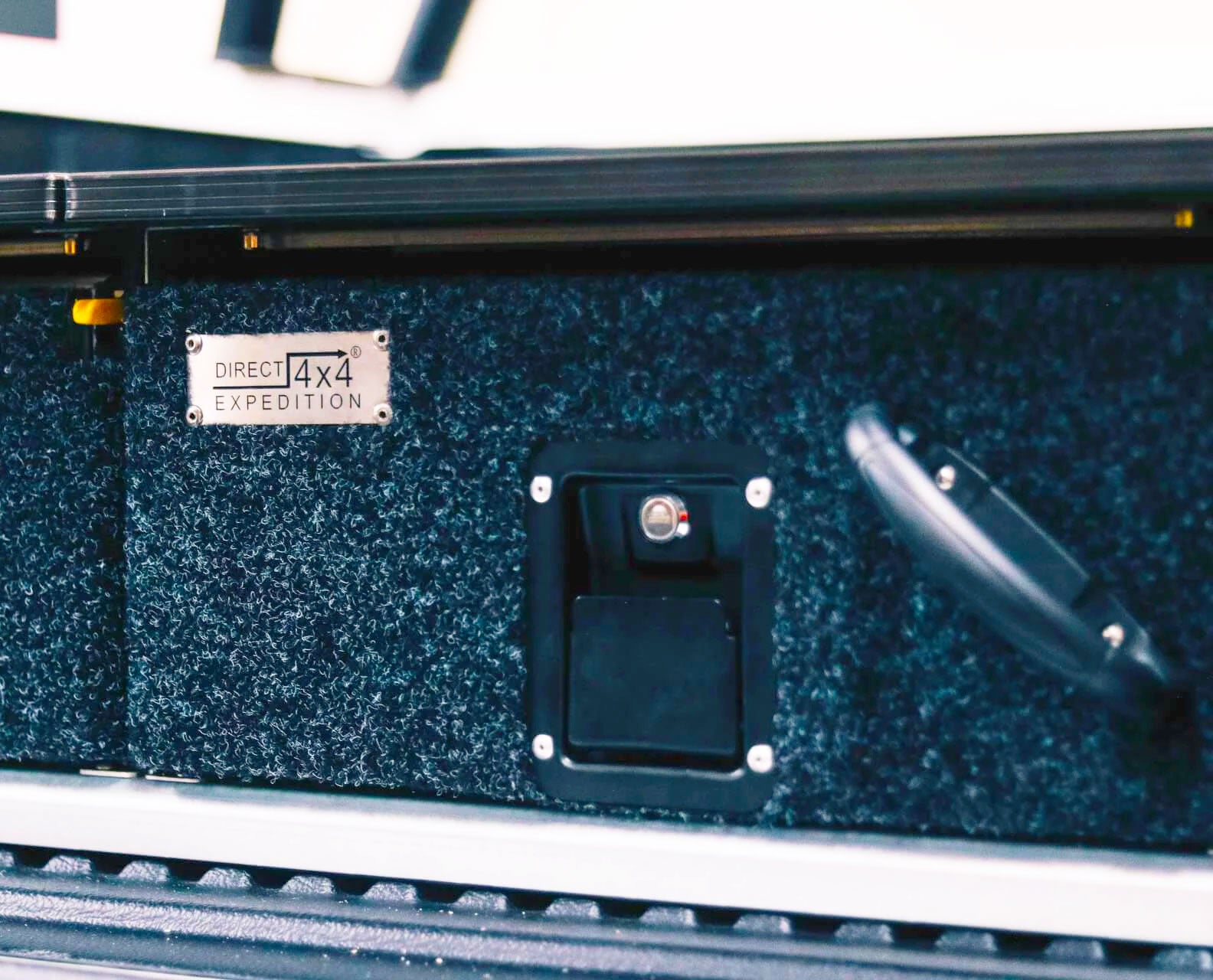 Schubkasten System "TopOne" 130 x 100 x 30cm mit Gummi-Belag - Direct 4x4 Autozubehör