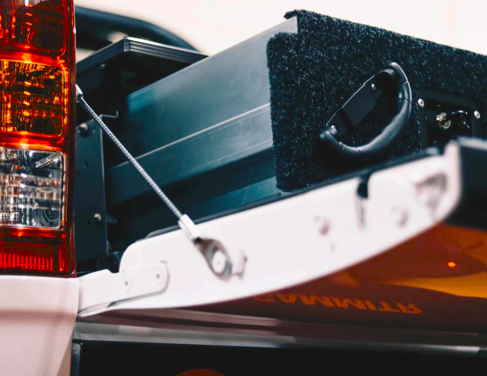 Schubkasten System "TopOne" 130 x 100 x 30cm mit Teppich-Auflage - Direct 4x4 Autozubehör