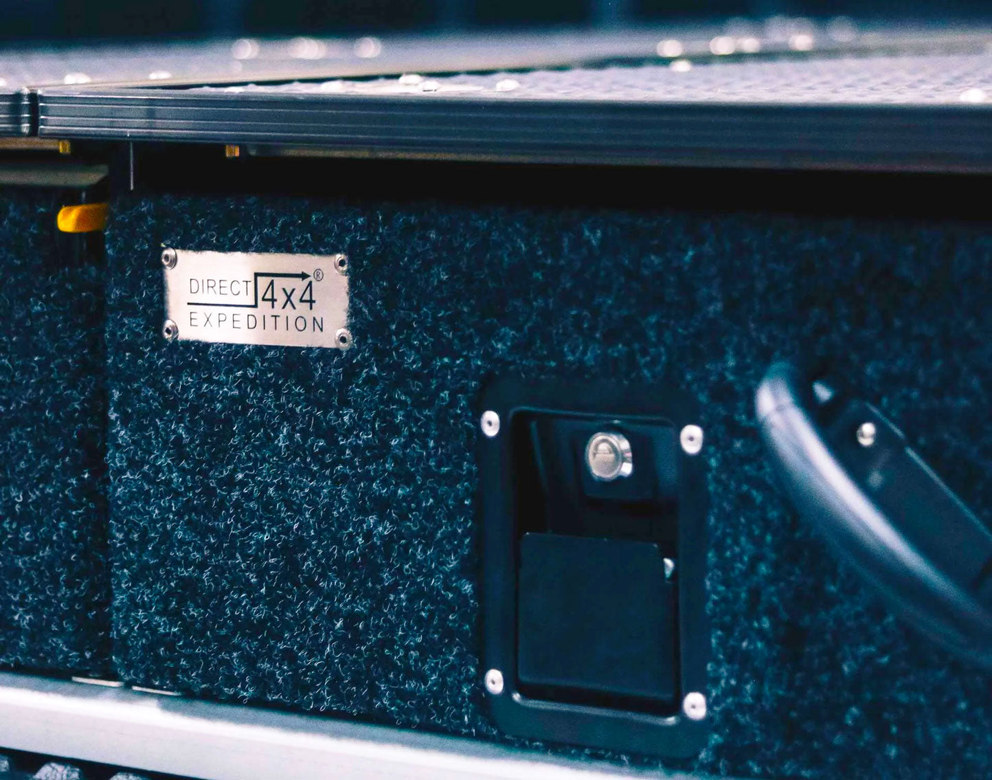 Schubkasten System "TopOne" 130 x 100 x 30cm mit Gummi-Belag - Direct 4x4 Autozubehör