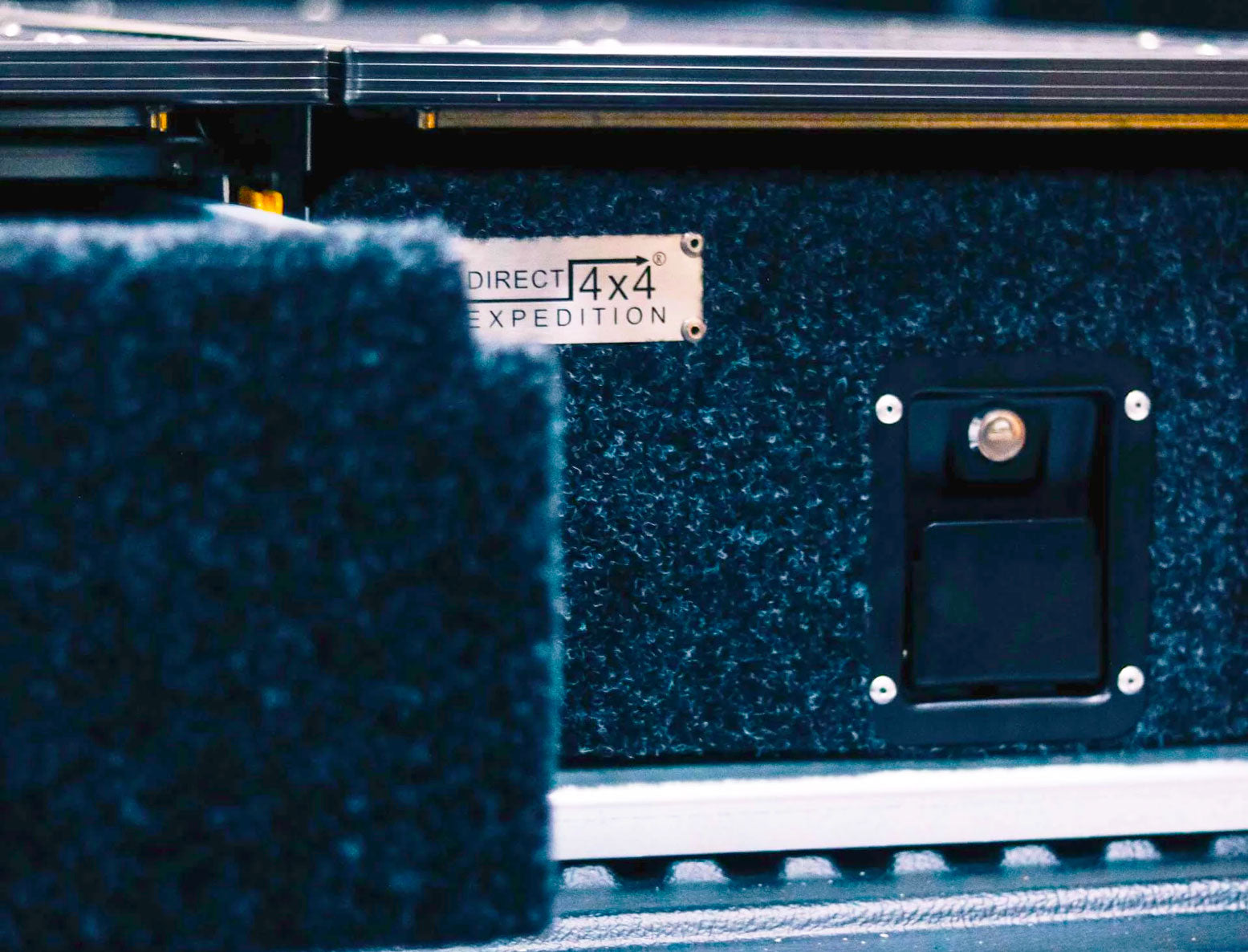 Schubkasten System "TopOne" 130 x 100 x 30cm mit Teppich-Auflage - Direct 4x4 Autozubehör