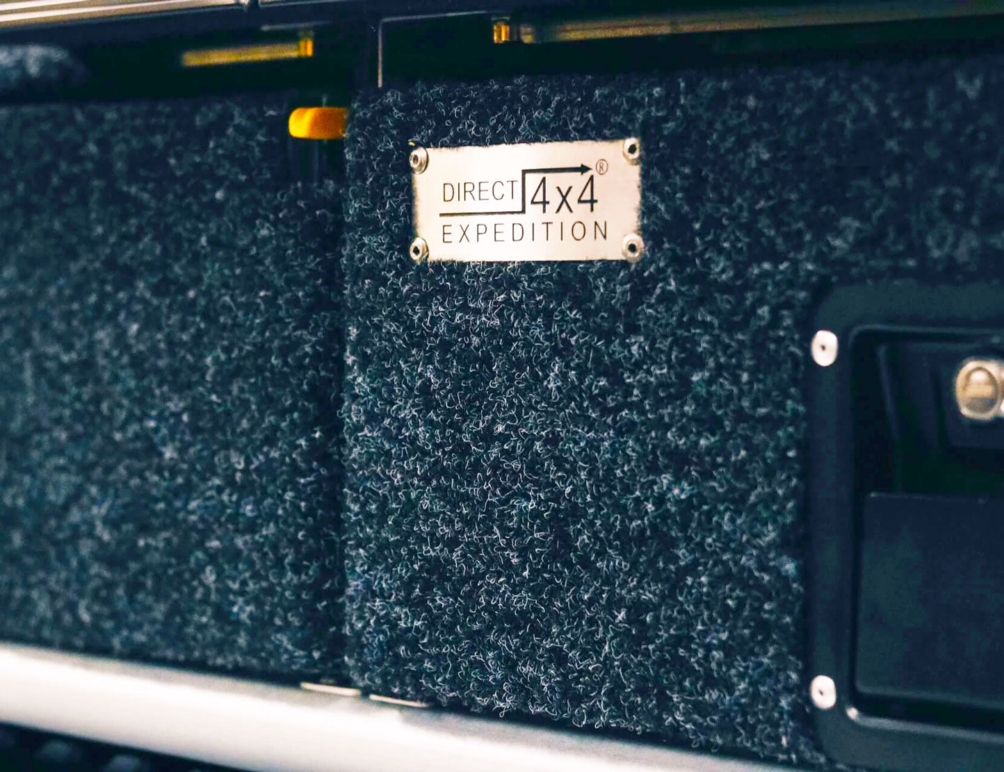 Schubkasten System "Pro1" 130 x 100 x 30cm mit Gummi-Belag - Direct 4x4 Autozubehör